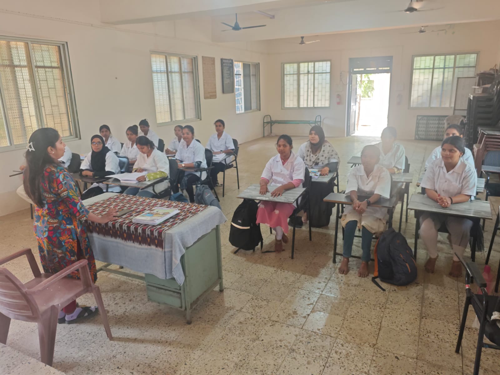 जागतिक आरोग्य दिन — विद्यार्थिनी वर्गात